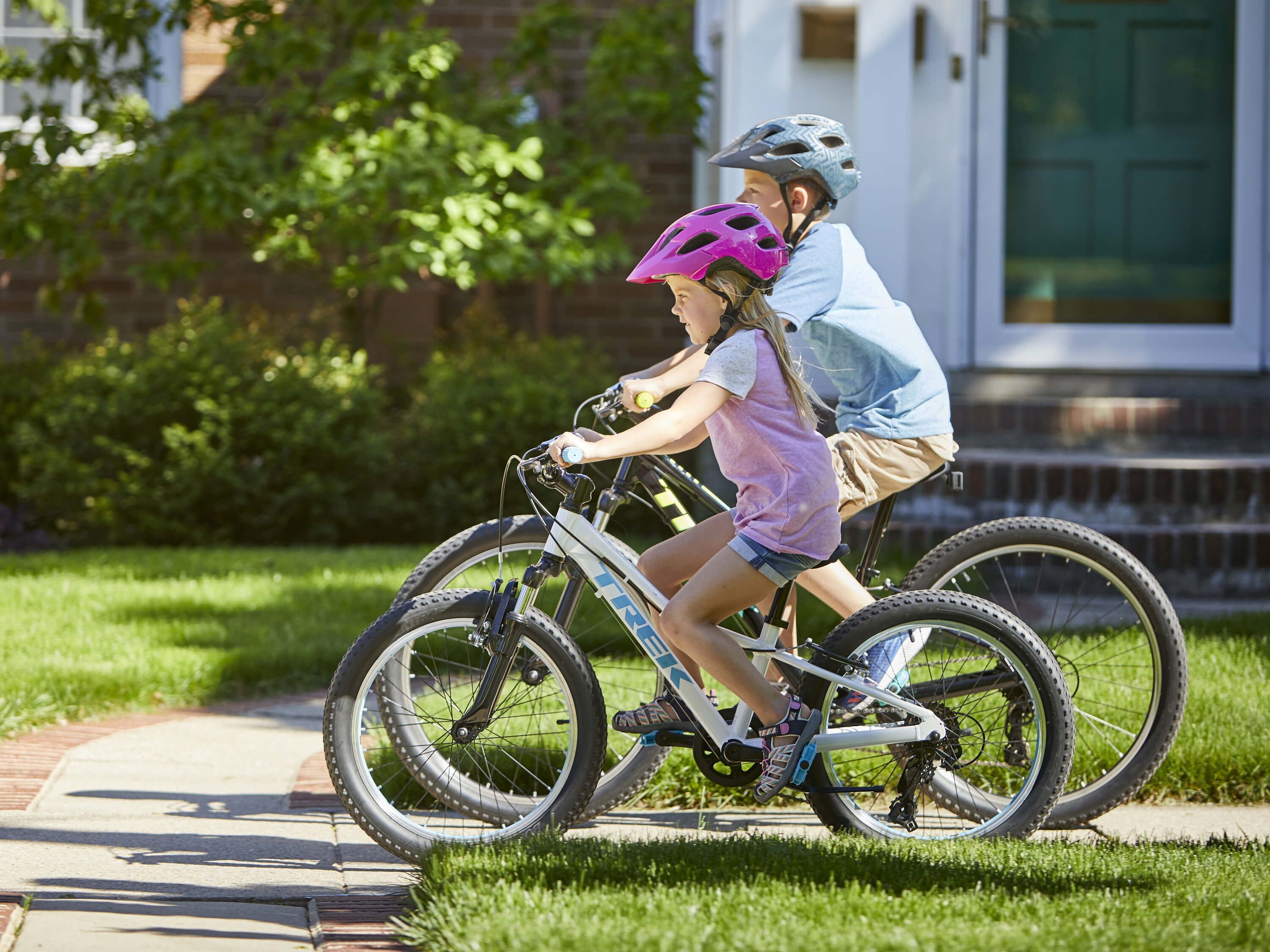 Teaching Kids to Ride a Bike: When Is the Right Age?